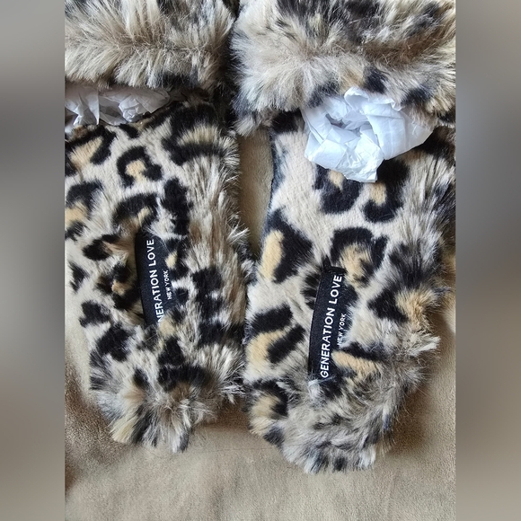 Generation Love Leopard Slippers MEDIUM Slides Open Toe Faux Fur Comfort $85 NEW - Picture 7 of 8